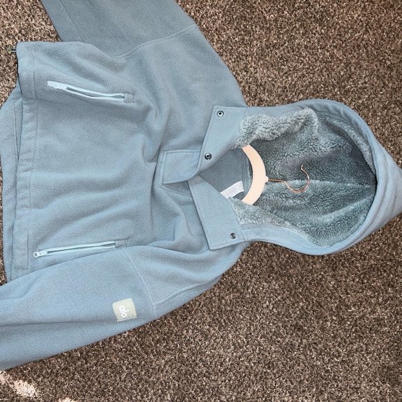 ALO Soft Cropped Sweater - Picture 1 of 2